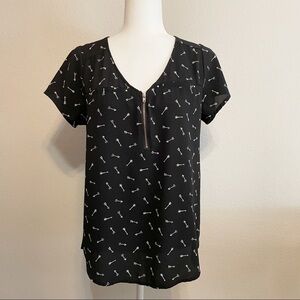 Tempted Los Angeles Black Short Sleeve Flowy Arrow Blouse Shirt Size Large
